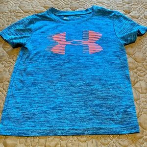 Boys Under Armour heatgear size 5 t-shirt
